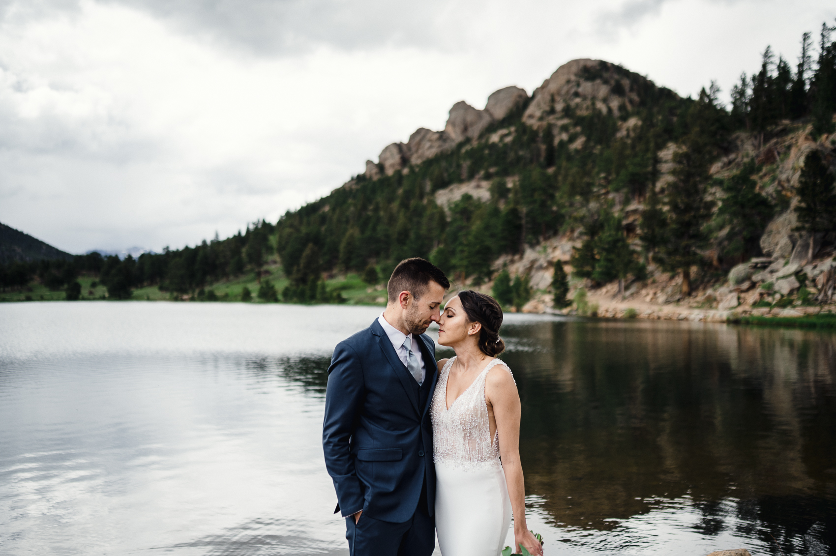 couples getting married at grand lake lodge for a grand lake Colorado wedding